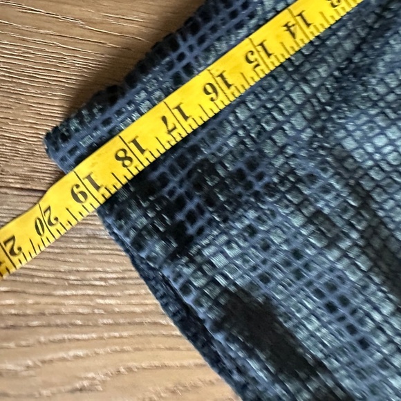 LUSH Graphite Cropped Balloon Sleeve Blouse - Picture 7 of 10